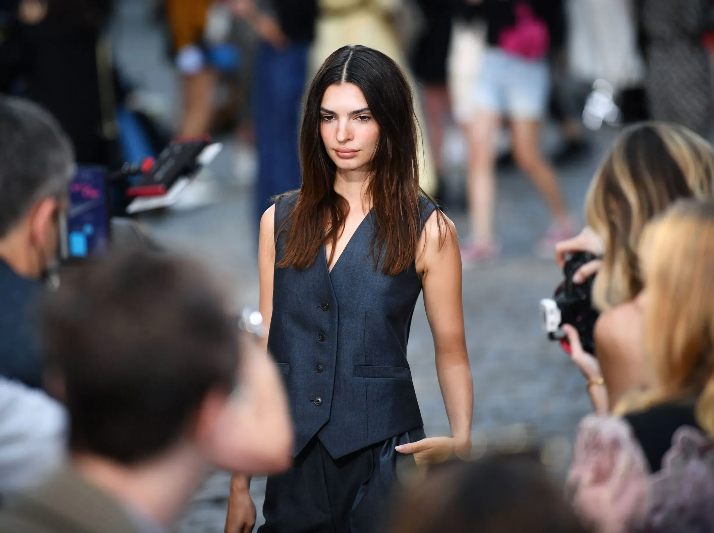 jj-Comparison_with_Industry_Peers